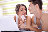 Paar sucht Virtuelle Kreditkartezum sofortigen Einsatz